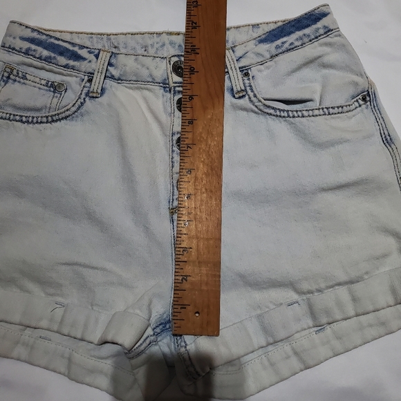 H&M Button Front Cuffed Shorts - Picture 8 of 8